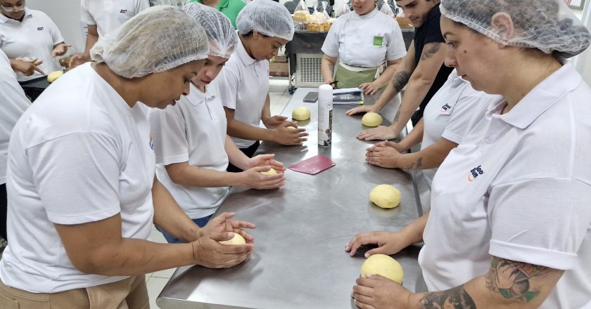 Goodbom supermercados lança a escola de padaria para promover o desenvolvimento interno e a valorização de talentos