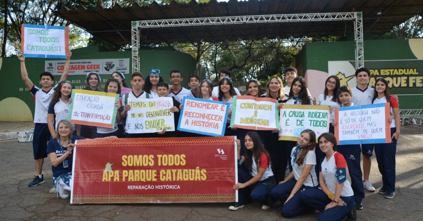 Estudantes do Colégio Santo Agostinho celebram com a ALMG aprovação da lei que renomeia Parque Fernão Dias para Parque Cataguás