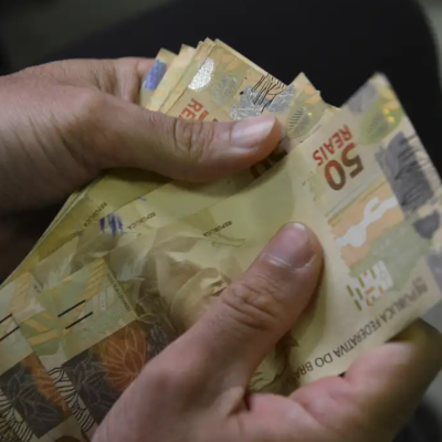 Novo salário mínimo de R$ 1.631 é estabelecido pelo Governo Federal para 2026.