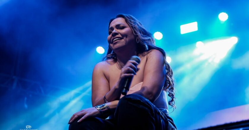 Priscila Meireles começa 2026 com show emocionante e casa cheia em Florianópolis