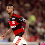 Bruno Henrique elogia dedicação do time do Flamengo na conquista sobre o Vasco.