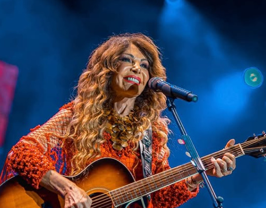 A disputa entre Elba Ramalho e a governadora de Pernambuco: uma polêmica ardente.