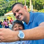 Descubra Douglas Ruas, o candidato de Flávio Bolsonaro que desafia Paes na disputa pelo governo do Rio.