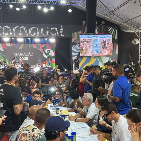 Em tempo real: Siga a divulgação das pontuações do Carnaval do Rio 2026