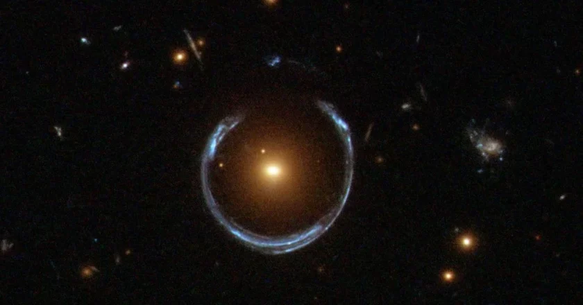 Cientistas flagram anéis de Einstein em região cósmica distante