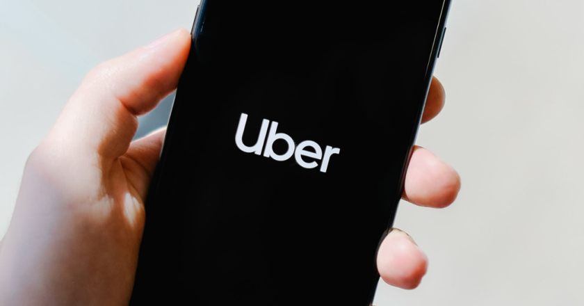 Adolescentes brasileiros são os mais ativos na realização de corridas pela Uber no país