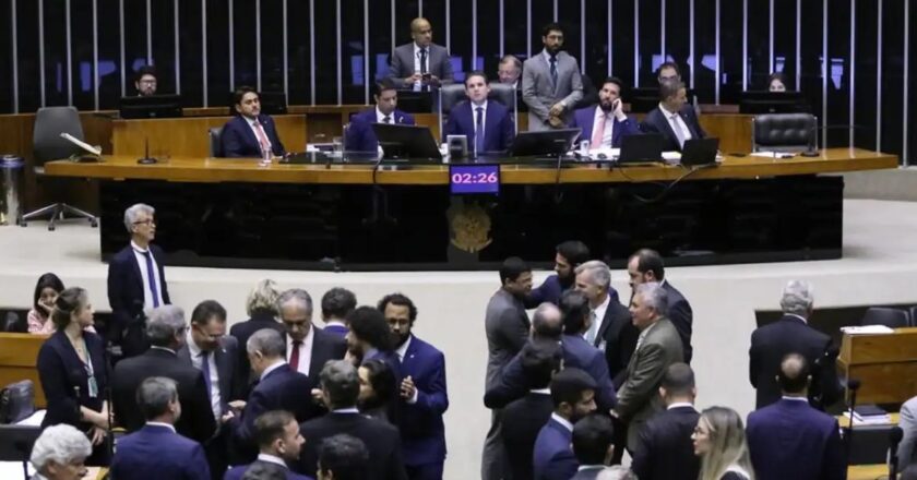 Após festa dos cargos públicos, Câmara manda recado indesejado em plena época de eleições