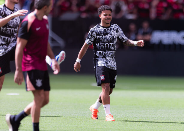 Mentalidade de campeão: Kaio César destaca importância do foco para manter desempenho de excelência no Corinthians após estreia vitoriosa.