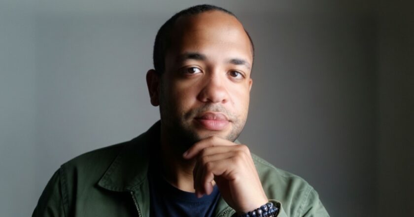 Em trajetória na comunicação, Davi Pesan defende que o segredo para alcançar sonhos não está apenas no talento, mas na permanência