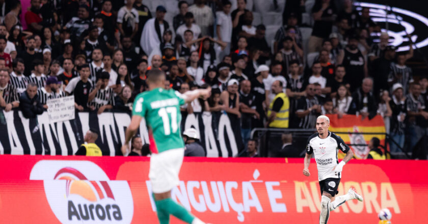 Jogador do Corinthians dispara contra comemoração de Flaco López e aponta falsidade