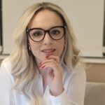 Juliane Urbano ressalta o crescimento da área de TI, impulsionado pelo avanço da inteligência artificial, e o papel estratégico da gestão de projetos no Brasil