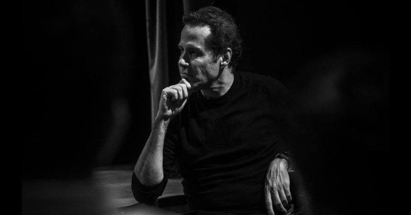 Cenário favorável para o varejo: queda da Selic, desvalorização do dólar e as eleições de 2026 podem impulsionar vendas