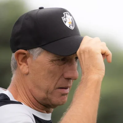 Renato enfrenta desafio de quebrar tabus em sua estreia no Vasco contra o Palmeiras em São Januário