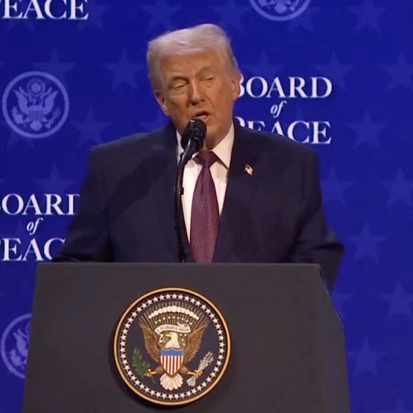 Trump menospreza participação do Irã na Copa do Mundo e faz comentários ofensivos sobre o país.