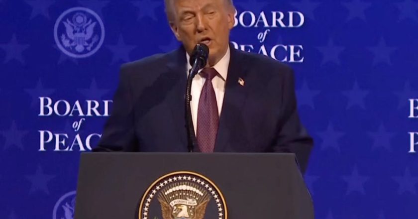 Trump menospreza participação do Irã na Copa do Mundo e faz comentários ofensivos sobre o país.