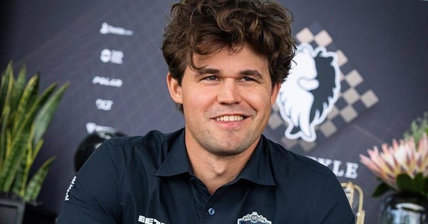 Magnus Carlsen faz história ao se consagrar como o primeiro campeão mundial oficial de xadrez freestyle