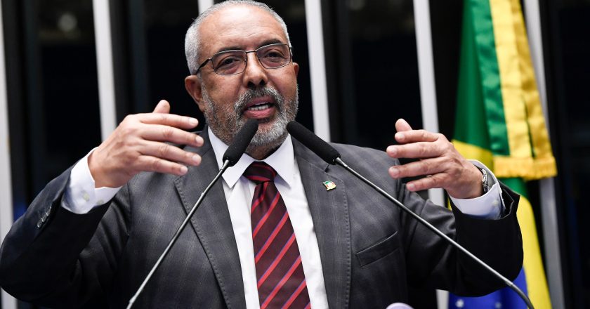 Senador do PT é internado e se prepara para operação no quadril