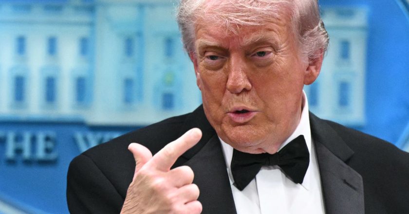 Trump descarta oferta do Irã e sustenta restrições no Estreito de Ormuz, aponta relatório