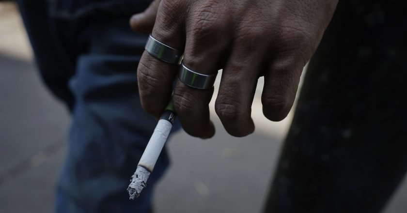 Especialista elogia lei britânica que proíbe o tabaco para as futuras gerações como um avanço notável