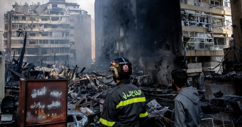 Israel intensifica ofensiva no Líbano durante cessar-fogo, resultando em 250 vítimas fatais