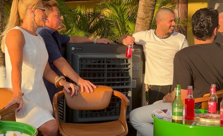 Zé Felipe exibe visual radical com cabeça raspada enquanto aproveita tempo com a família