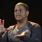 Marcelinho Carioca denuncia ex-advogada por fraude, enquanto ela se defende afirmando ser alvo de extorsão.