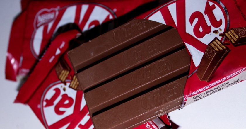 Nestlé lança plataforma online para verificar se seu KitKat foi um dos produtos roubados totalizando 12 toneladas.