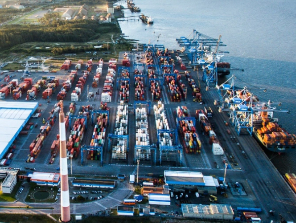 Abastecimento noturno e operação 24h redesenham a relação entre indústria e varejo no Brasil