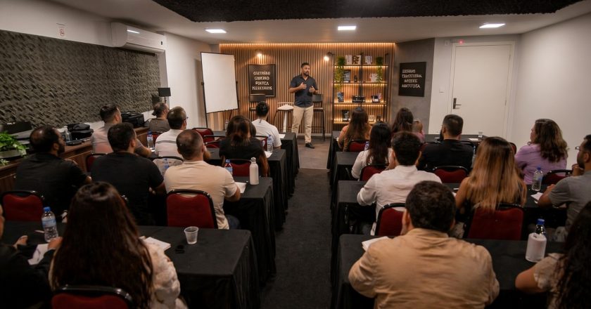 Eventos para poucos, resultados milionários: o modelo intimista que vem transformando mentorias em negócios de alto valor