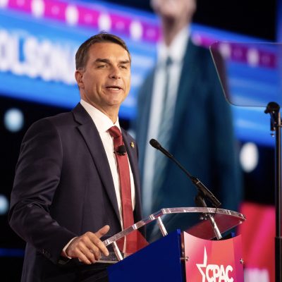 Possibilidade de mulher na vice de Flávio Bolsonaro ganha menos apoio no PL