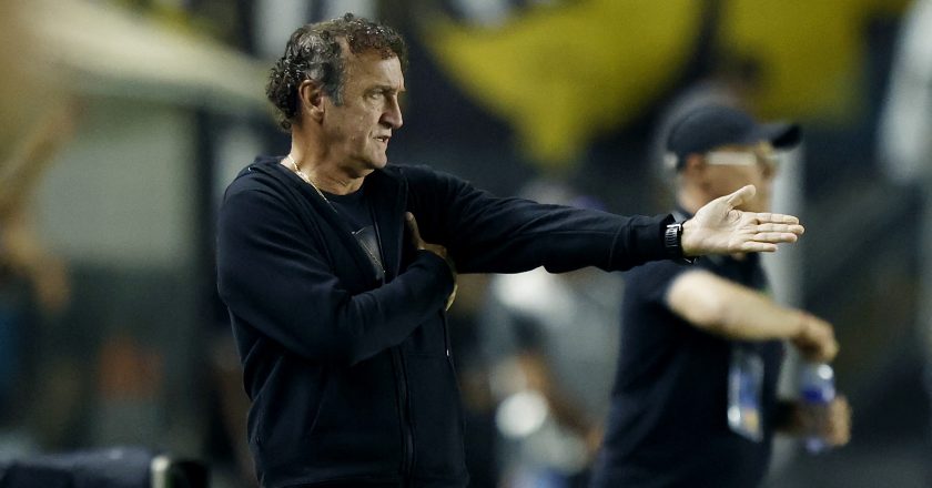 Cuca detalha situação de Brazão no Santos e analisa progresso de Neymar após edema