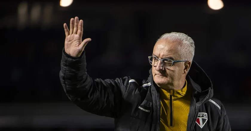 Artur comenta sobre os primeiros passos de Dorival Júnior no São Paulo e analisa sua estratégia em campo