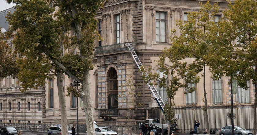 Estudo revela que Louvre priorizou imagem em detrimento da segurança