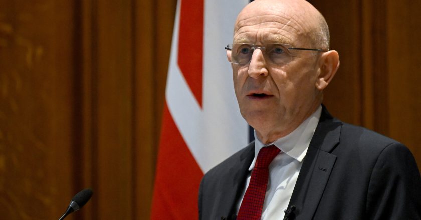 Incidente aéreo: Jato russo e aeronave de espionagem britânica quase se chocam, gerando críticas severas