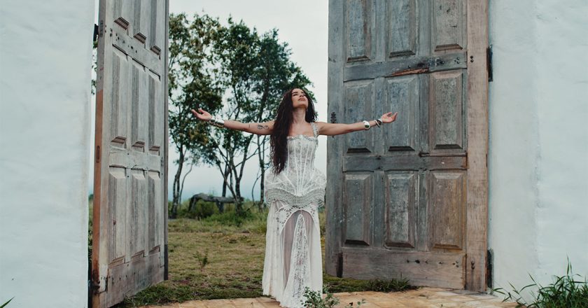 Anitta comenta sobre a polêmica das apostas e faz um aviso aos influenciadores