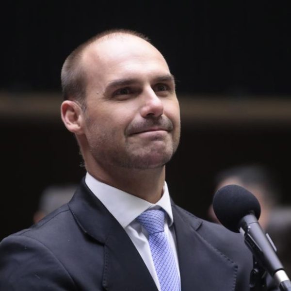 A resposta do ‘bolsonarismo autêntico’ à estratégia de Eduardo Bolsonaro