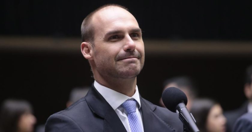 A resposta do ‘bolsonarismo autêntico’ à estratégia de Eduardo Bolsonaro