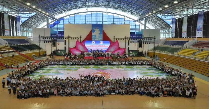 Estádio vietnamita se transforma em palco para o maior quebra-cabeça do planeta, com impressionantes 551.232 peças