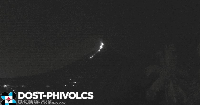 Descubra o espetáculo do meteoro verde iluminando o céu filipino em meio à erupção vulcânica; assista ao vídeo