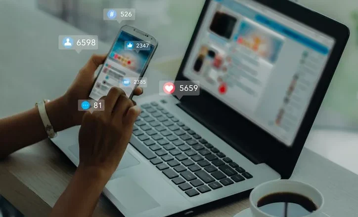 Governo reforça regulamentação das grandes empresas de tecnologia e intensifica a segurança das mulheres nas plataformas digitais