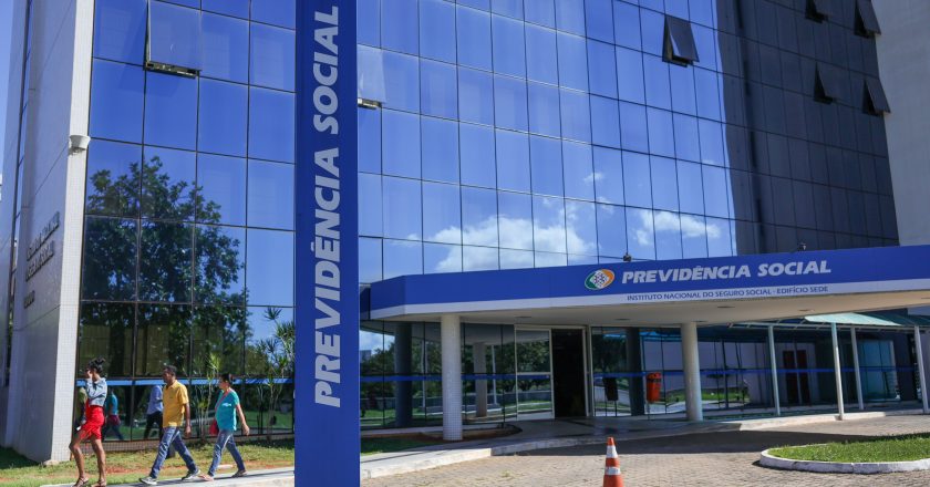 Parlamentar busca anular a reativação de convênio com organização sob investigação da máfia do INSS