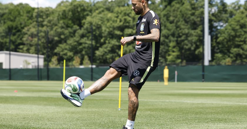 Finalmente: Neymar volta a treinar com jogadores da Seleção. Veja!