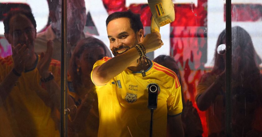 Candidato progressista admite derrota para Abelardo de la Espriella na Colômbia
