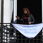 Justiça da Argentina emite aviso a Cristina Kirchner e pondera sobre revisão de sua prisão domiciliar