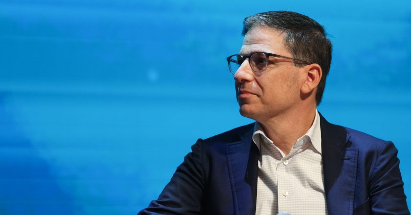 Disney investe no Brasil para expandir seu streaming e levar narrativas brasileiras ao cenário internacional, afirma responsável por produções originais.
