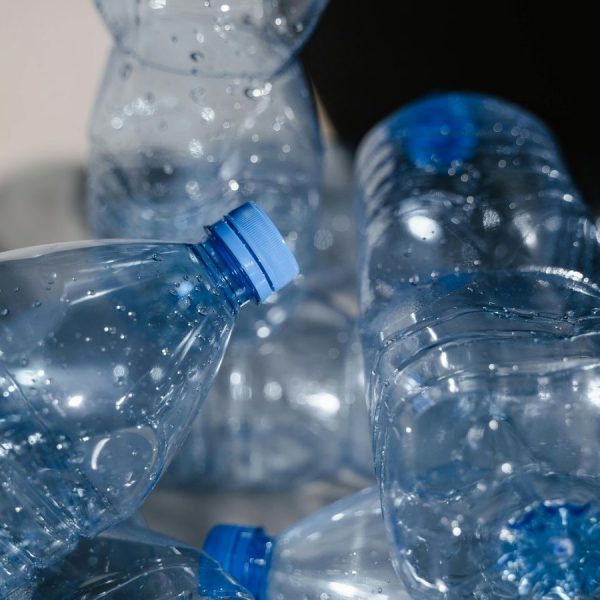 Anvisa impede distribuição de água contaminada por bactéria similar à de detergente