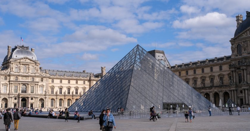 Museu do Louvre enfrenta momentos críticos, adverte seu recém-empossado presidente