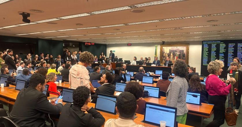 Câmara avança com PEC que propõe redução da maioridade penal em vitória da oposição