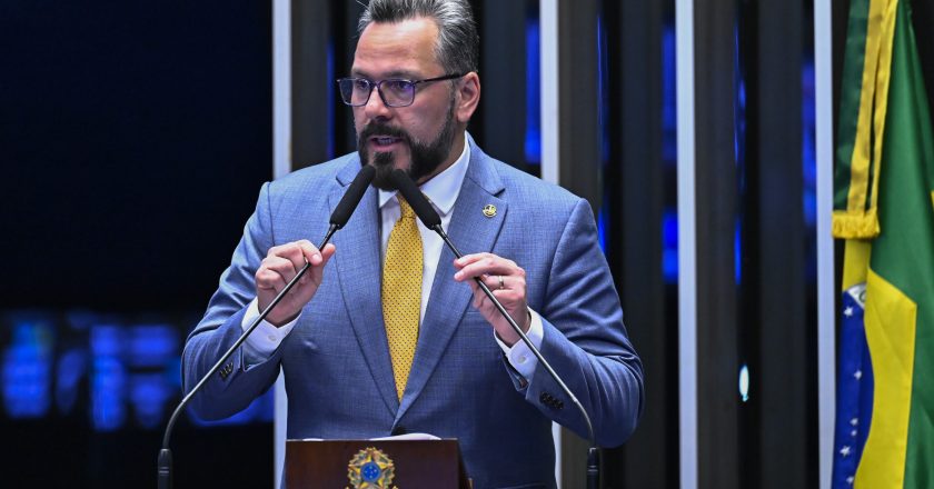 Senador aliado de Bolsonaro se destaca na disputa pelo governo do Acre, aponta levantamento da Paraná Pesquisas