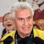 Caiado oferece conselhos a Flávio após declarações sobre urnas em encontro com embaixadores